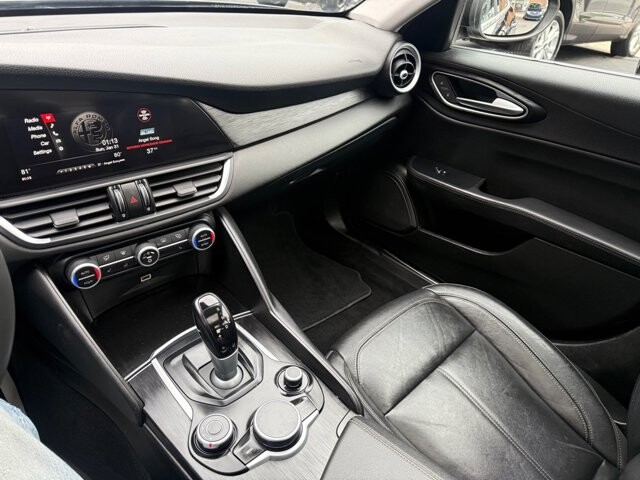 2017 Alfa Romeo Giulia in Pottsville, PA 17901 - 18081739 13