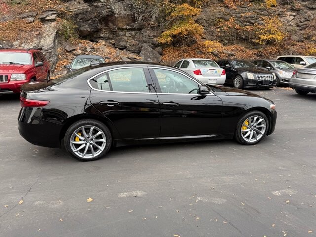2017 Alfa Romeo Giulia in Pottsville, PA 17901 - 18081739 6