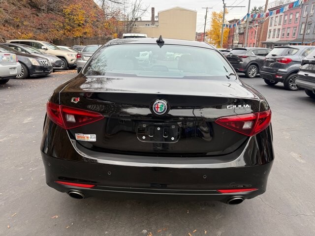 2017 Alfa Romeo Giulia in Pottsville, PA 17901 - 18081739 4