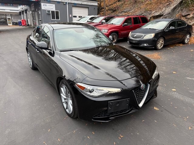 2017 Alfa Romeo Giulia in Pottsville, PA 17901 - 18081739 8