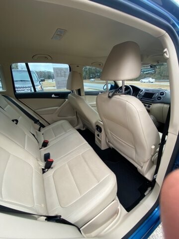2017 Volkswagen Tiguan in Flowery Branch, GA 30542 - 18081749 11