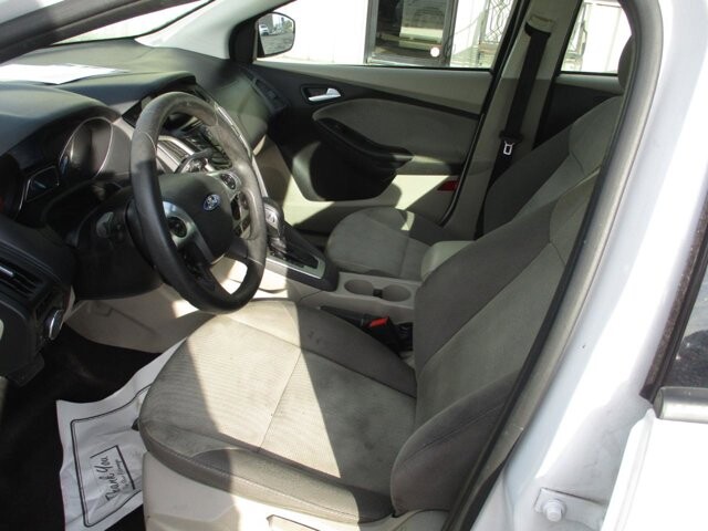 2014 Ford Focus in Oak Grove, MO 64075 - 18081761 9