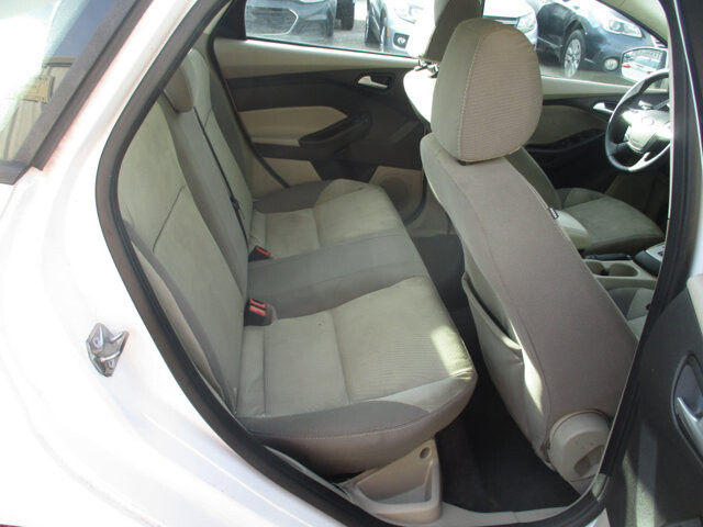 2014 Ford Focus in Oak Grove, MO 64075 - 18081761 11