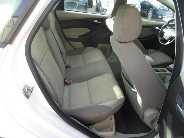 2014 Ford Focus in Oak Grove, MO 64075 - 18081761 11