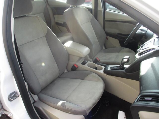 2014 Ford Focus in Oak Grove, MO 64075 - 18081761 10