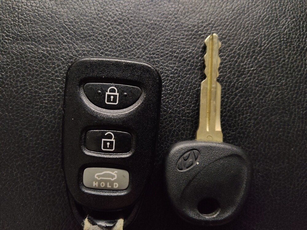 2013 Hyundai Elantra Coupe in Chattanooga, TN 37421 - 18081802 32