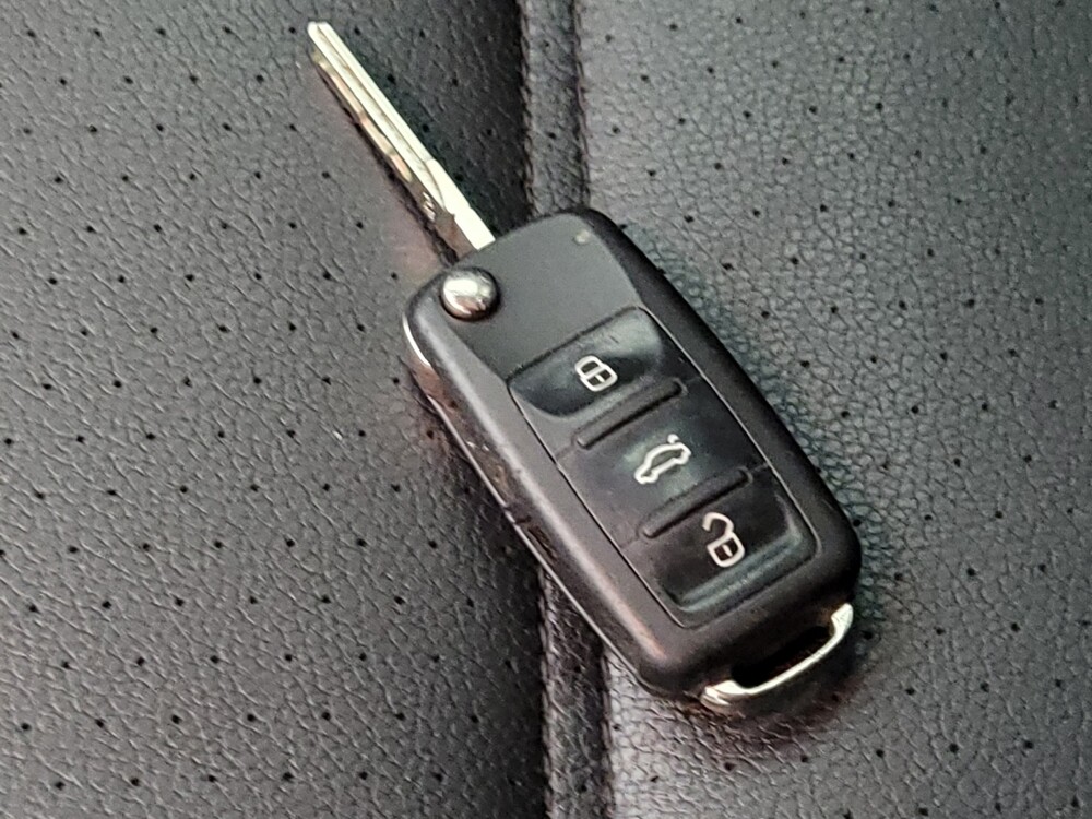 2017 Volkswagen Jetta in Glendale, AZ 85301 - 18081844 32