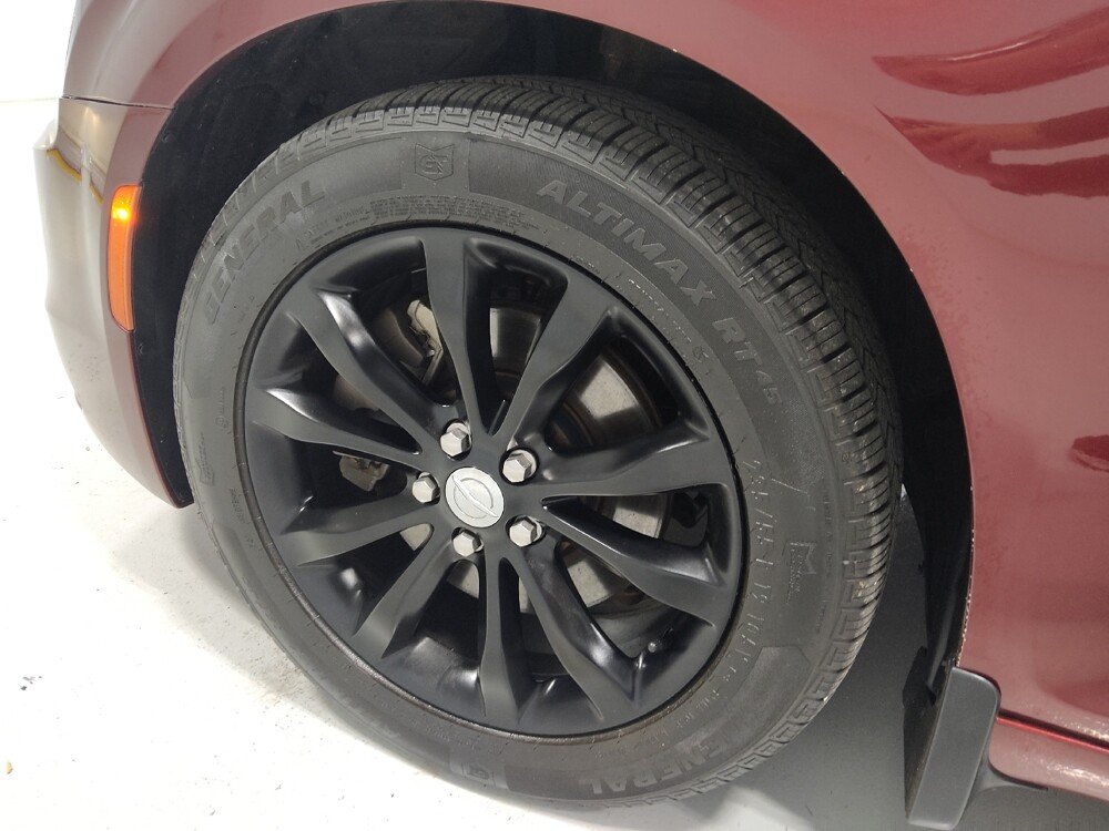 2017 Chrysler 300 in Columbus, OH 43231 - 18081929 31