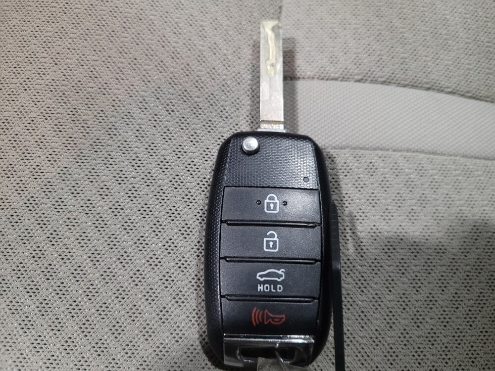 2018 Kia Optima in Glen Burnie, MD 21061 - 18081943 32