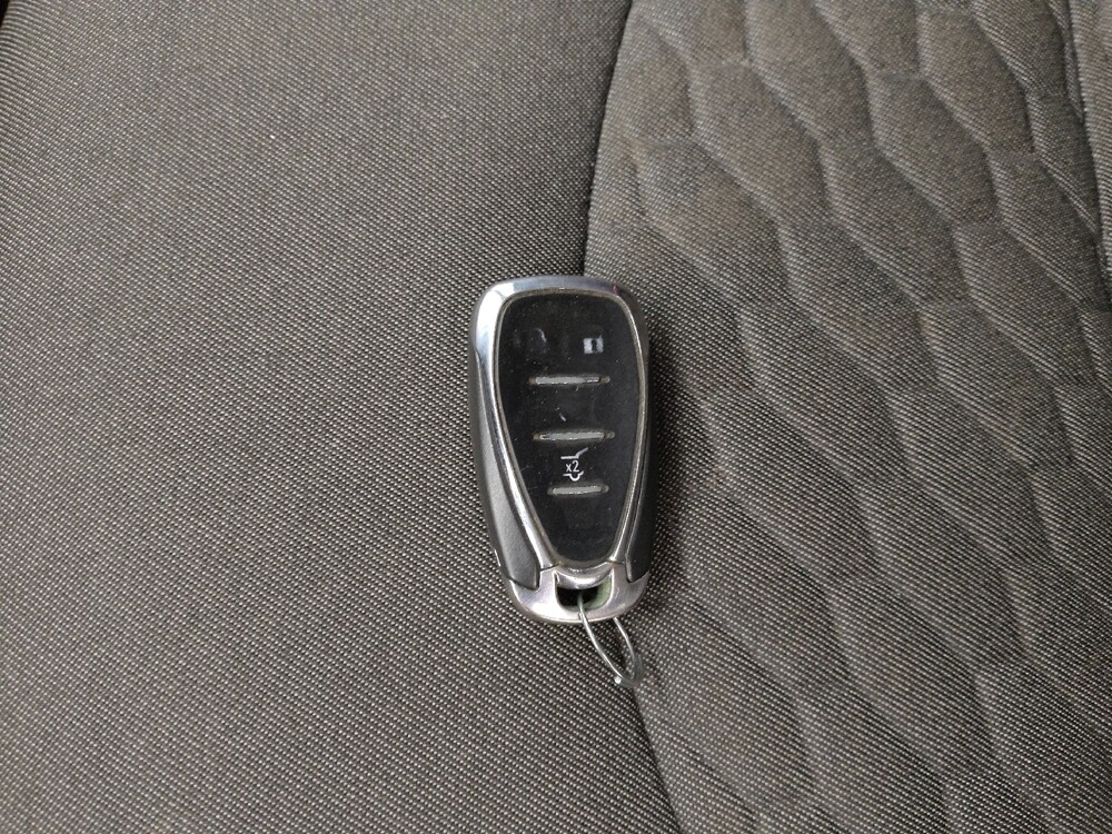 2019 Chevrolet Equinox in Wichita, KS 67207 - 18081962 32