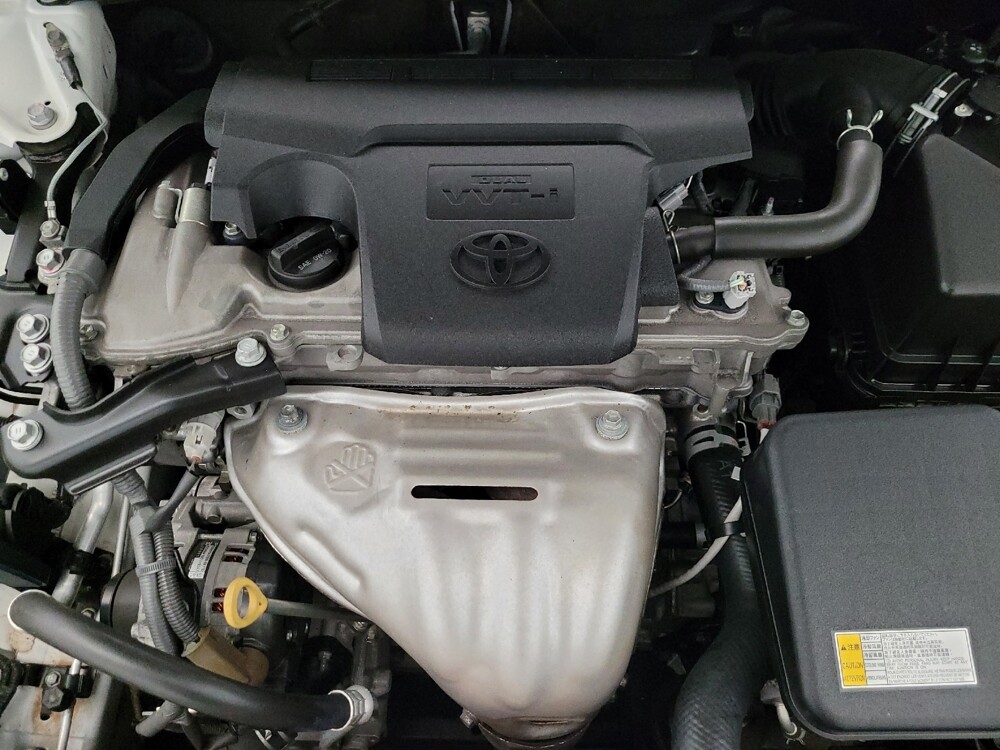 2016 Toyota Camry in Glendale, AZ 85301 - 18082070 30