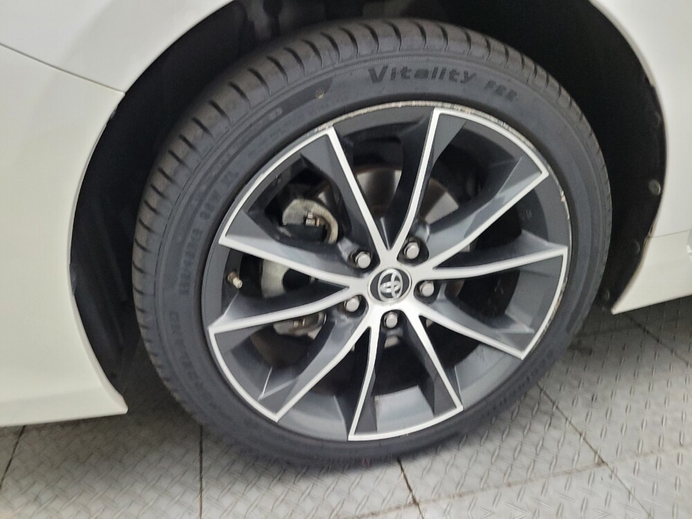 2016 Toyota Camry in Glendale, AZ 85301 - 18082070 31