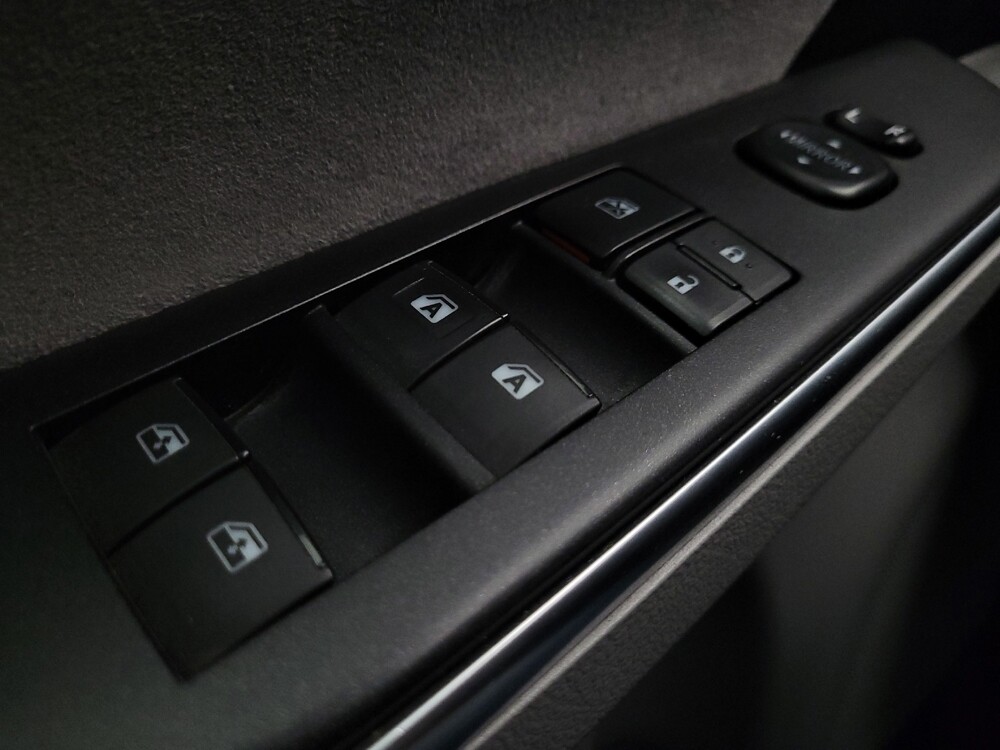 2016 Toyota Camry in Glendale, AZ 85301 - 18082070 27