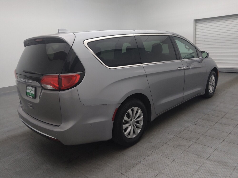 2019 Chrysler Pacifica in Kissimmee, FL 34744 - 18082071 10