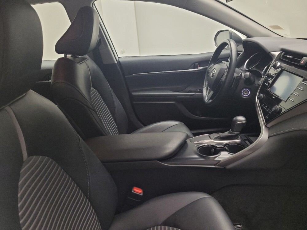 2020 Toyota Camry in Indianapolis, IN 46222 - 18082076 21