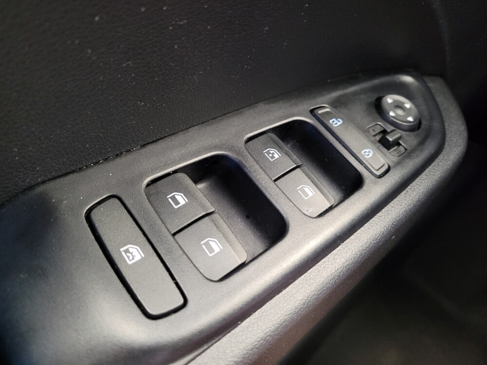 2022 Hyundai Venue in Toledo, OH 43617 - 18082096 27