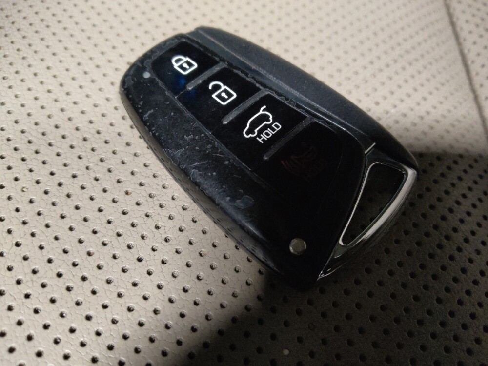 2017 Hyundai Santa Fe in Glendale, AZ 85301 - 18082108 32