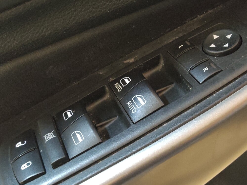 2019 Jeep Cherokee in Greensboro, NC 27407 - 18082155 27