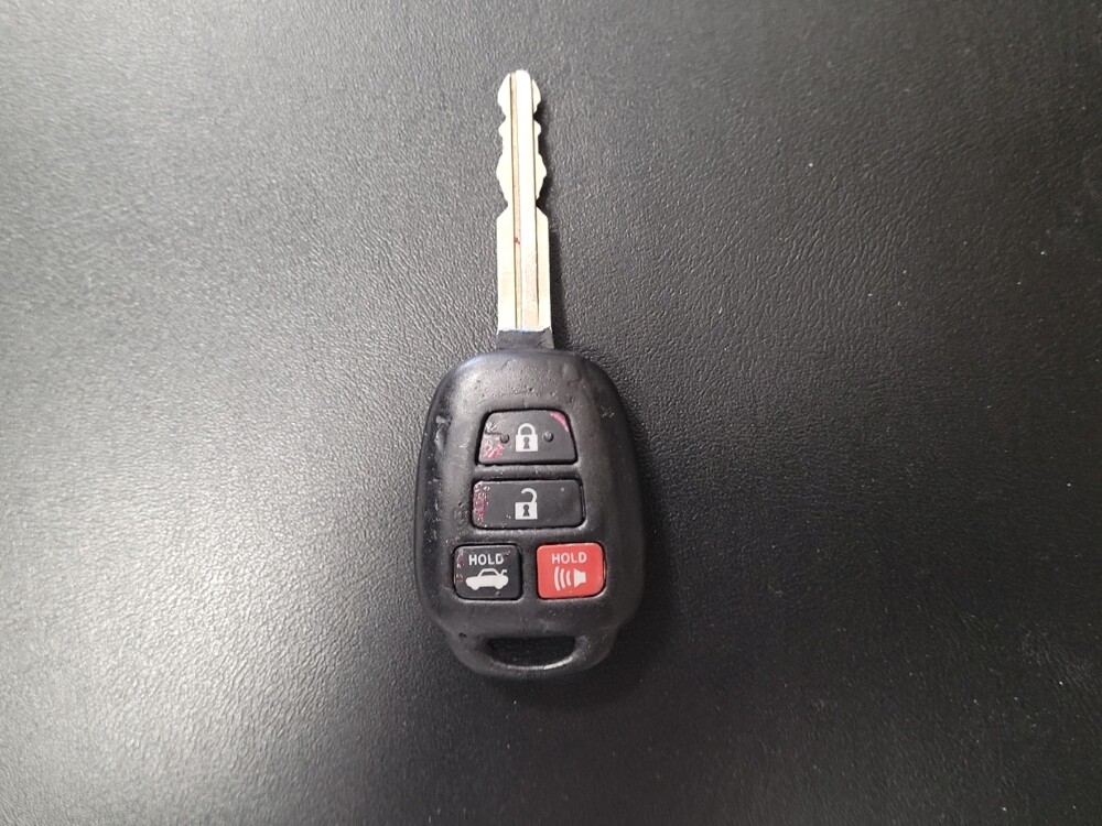 2017 Toyota Camry in Huntsville, AL 35816 - 18082170 32