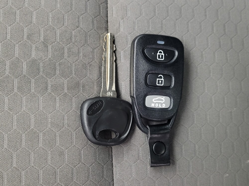 2019 Hyundai Elantra in Kissimmee, FL 34744 - 18082198 32