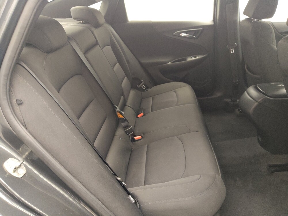 2018 Chevrolet Malibu in Houston, TX 77074 - 18082205 19