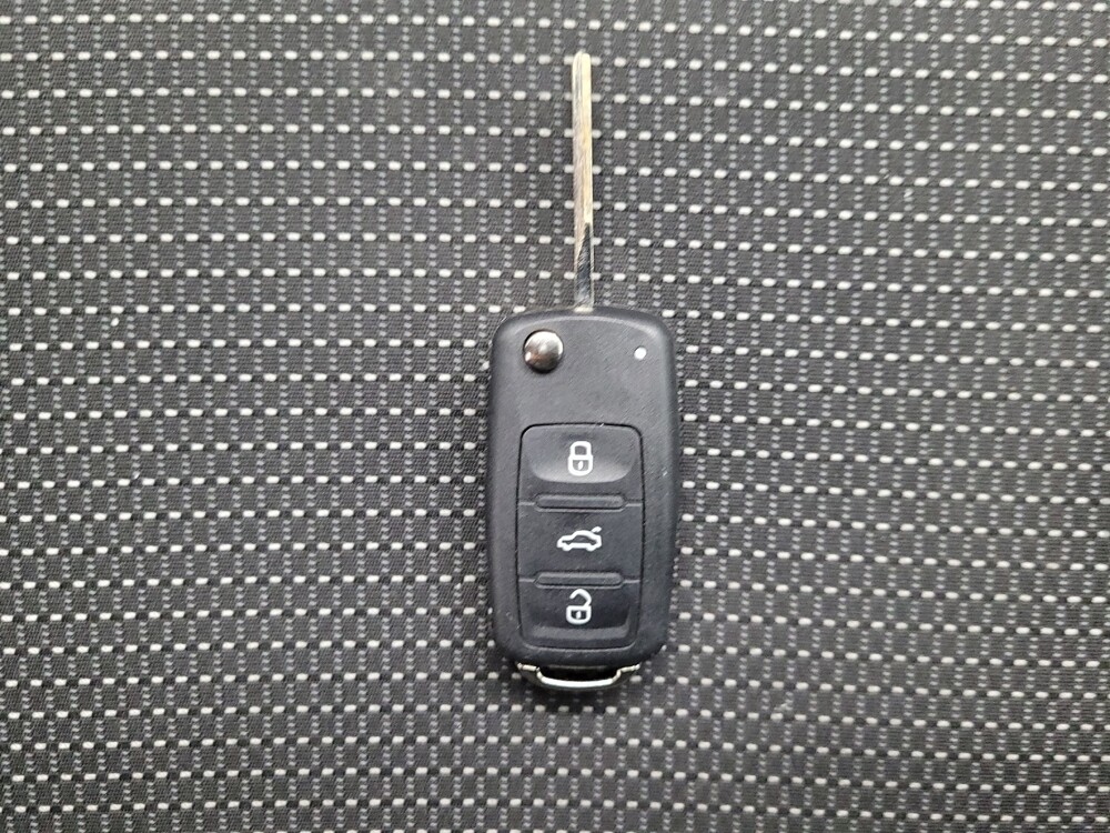 2017 Volkswagen Passat in Las Vegas, NV 89102 - 18082308 32