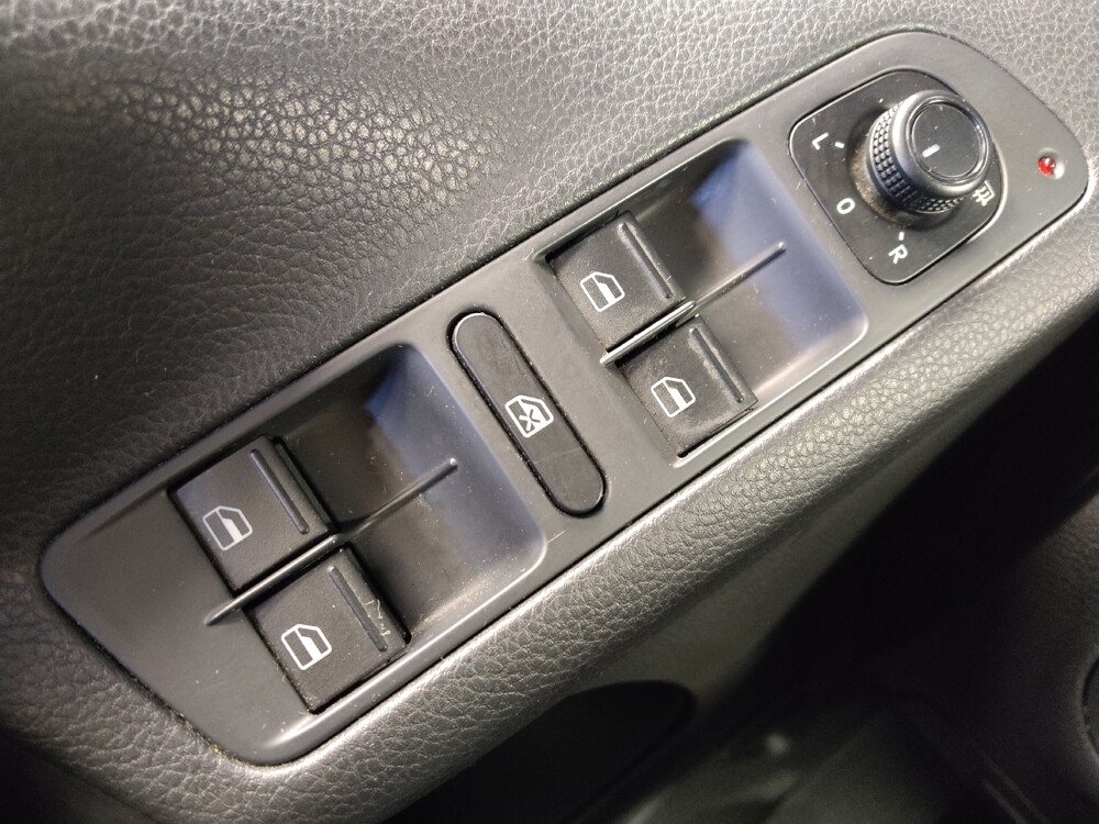 2016 Volkswagen Tiguan in Houston, TX 77060 - 18082341 27