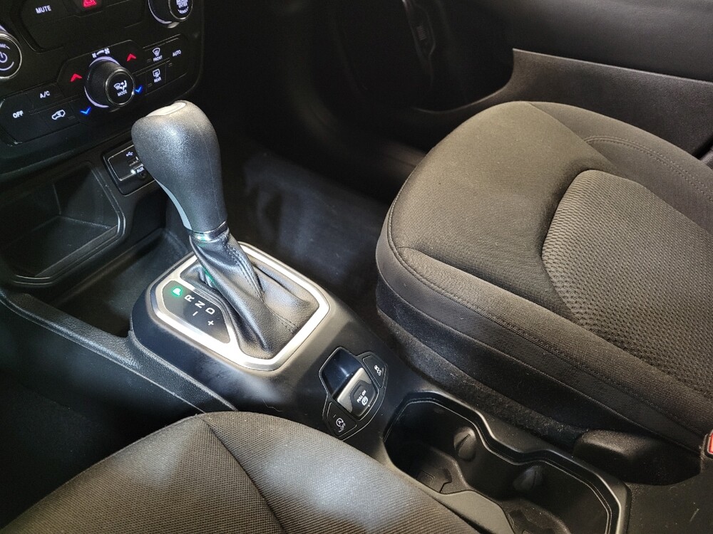 2019 Jeep Renegade in Fairfield, OH 45014 - 18082372 26