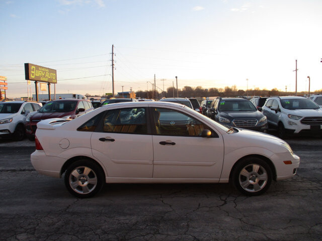 2007 Ford Focus in Oak Grove, MO 64075 - 18082524 4