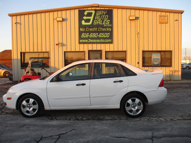 2007 Ford Focus in Oak Grove, MO 64075 - 18082524 8