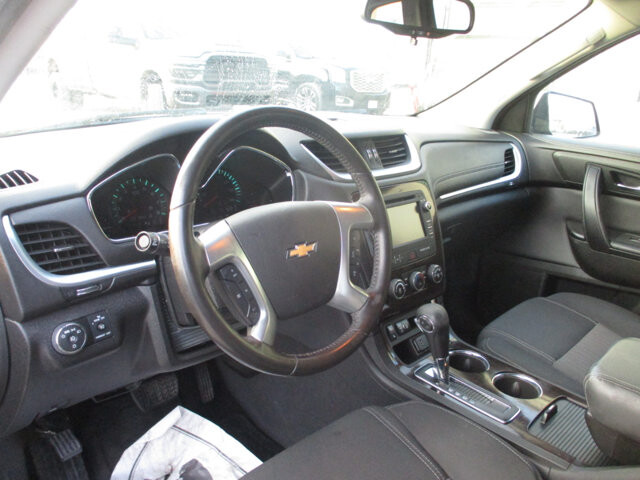 2015 Chevrolet Traverse in Oak Grove, MO 64075 - 18082525 9