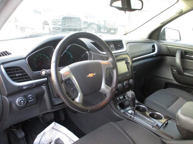 2015 Chevrolet Traverse in Oak Grove, MO 64075 - 18082525 9