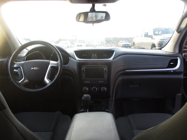 2015 Chevrolet Traverse in Oak Grove, MO 64075 - 18082525 11