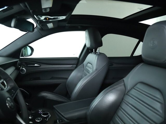 2018 Alfa Romeo Stelvio in Bedford, OH 44146 - 18082526 20