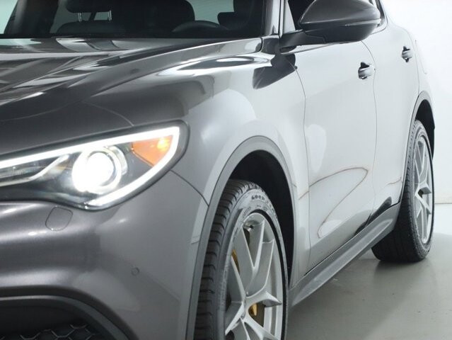 2018 Alfa Romeo Stelvio in Bedford, OH 44146 - 18082526 4