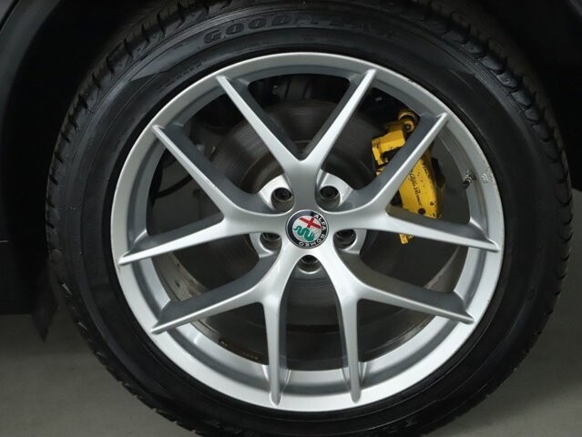 2018 Alfa Romeo Stelvio in Bedford, OH 44146 - 18082526 40