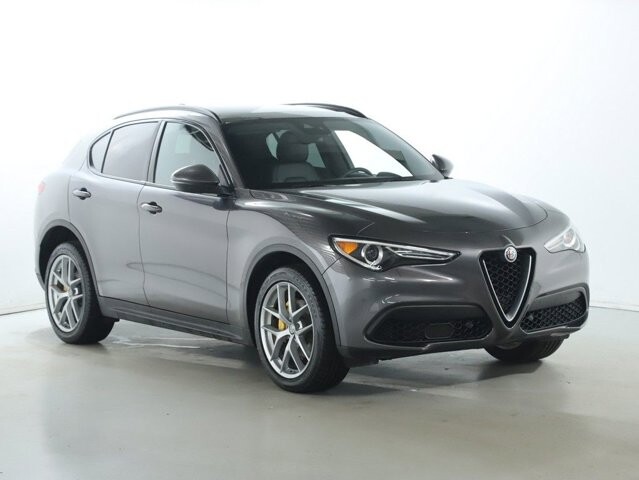 2018 Alfa Romeo Stelvio in Bedford, OH 44146 - 18082526 9