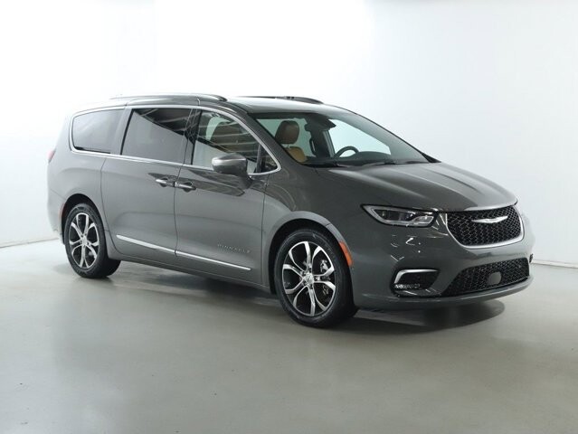 2022 Chrysler Pacifica in Bedford, OH 44146 - 18082528 9