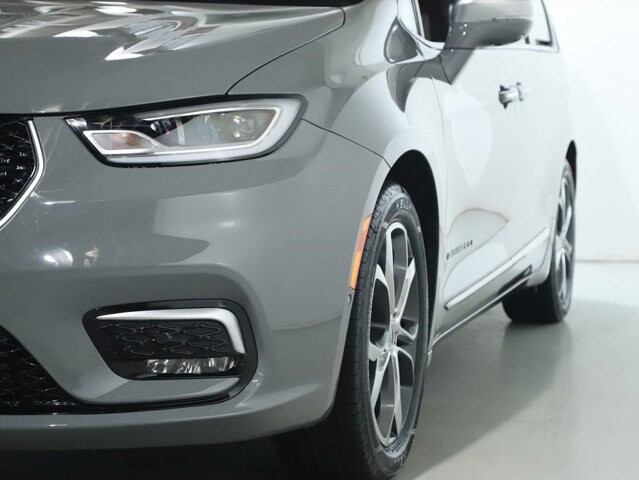 2022 Chrysler Pacifica in Bedford, OH 44146 - 18082528 4