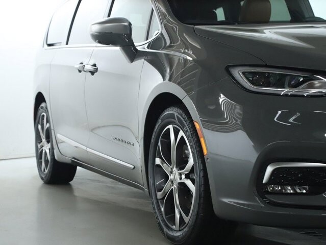 2022 Chrysler Pacifica in Bedford, OH 44146 - 18082528 8