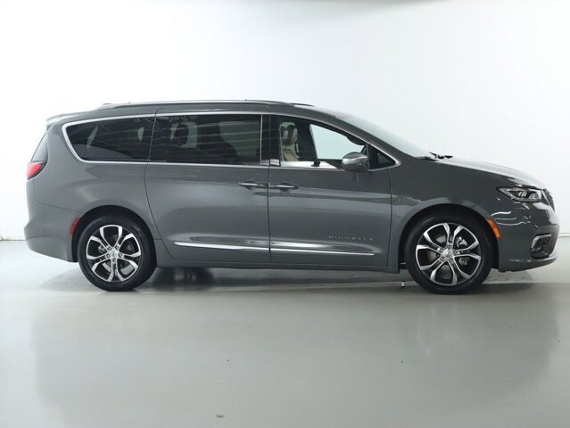 2022 Chrysler Pacifica in Bedford, OH 44146 - 18082528 11