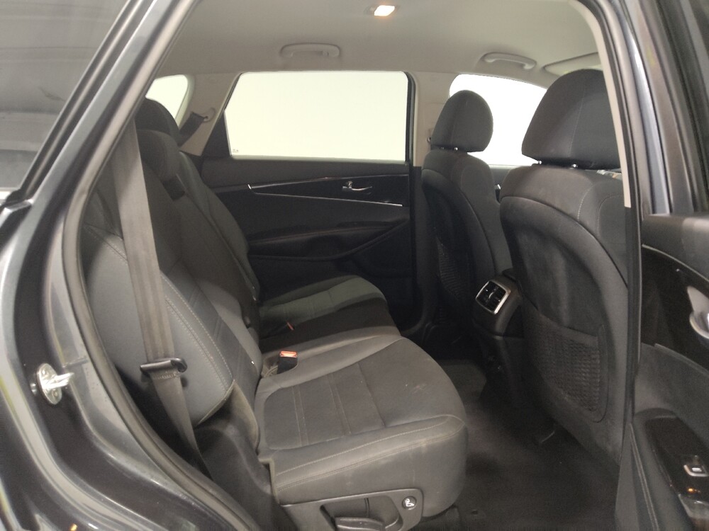 2020 Kia Sorento in Columbus, OH 43228 - 18082626 19