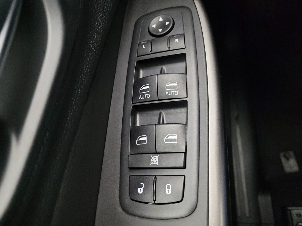 2020 Jeep Cherokee in St. Louis, MO 63136 - 18082677 27