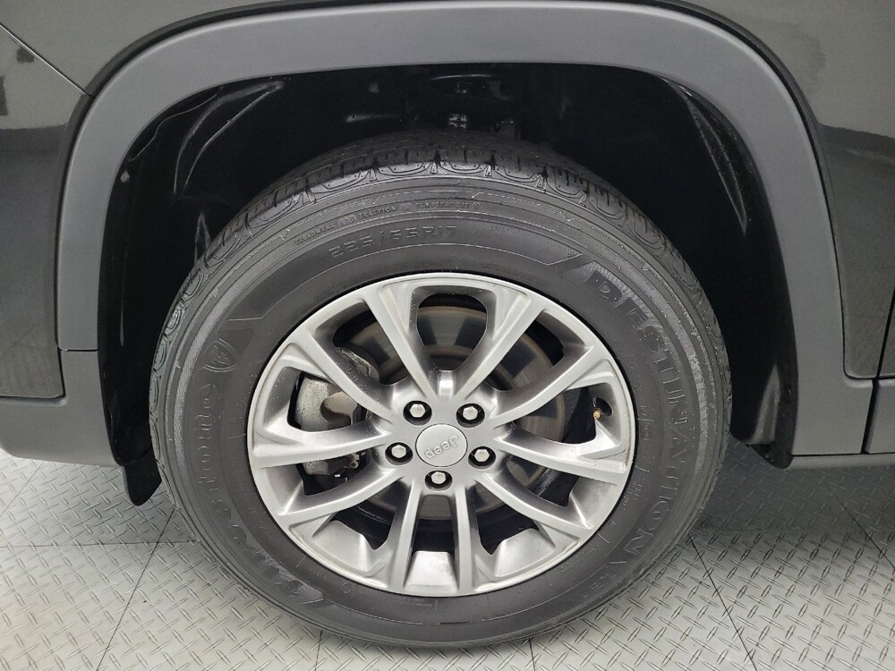 2020 Jeep Cherokee in St. Louis, MO 63136 - 18082677 31