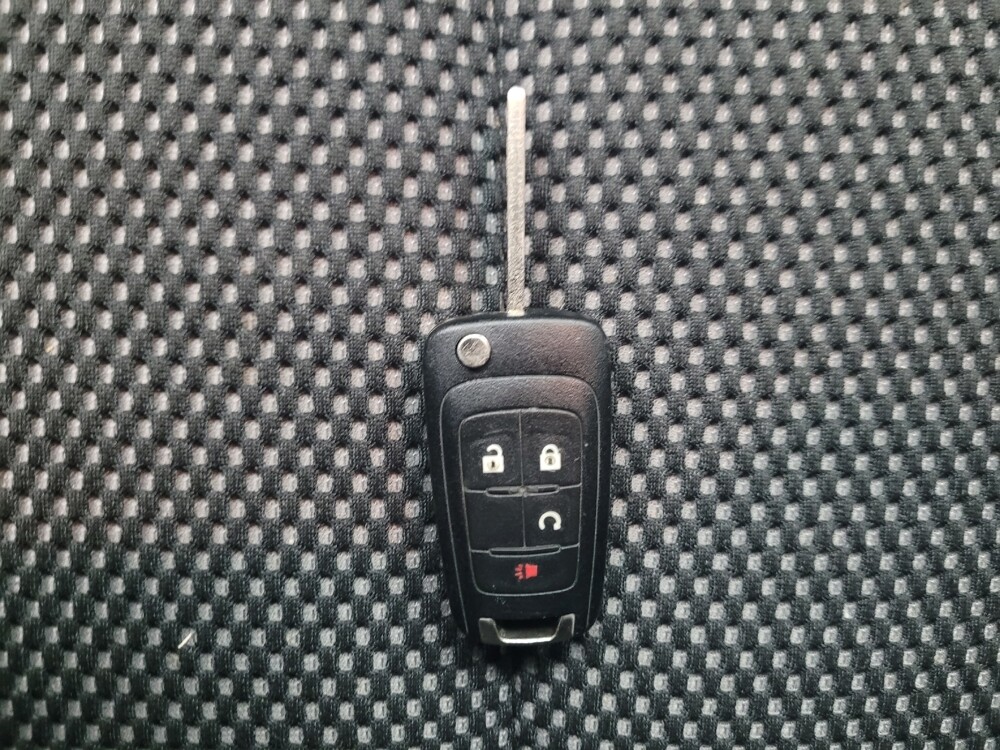 2016 Chevrolet Equinox in Grand Rapids, MI 49508 - 18082681 32