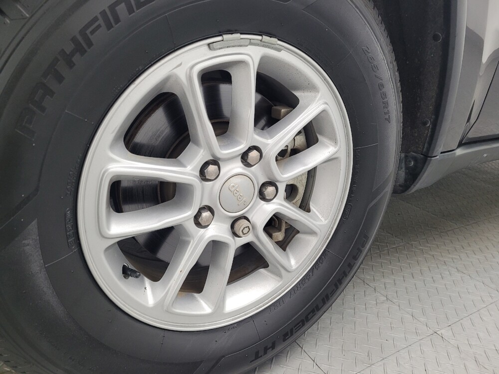 2018 Jeep Grand Cherokee in Jacksonville, FL 32210 - 18082686 31