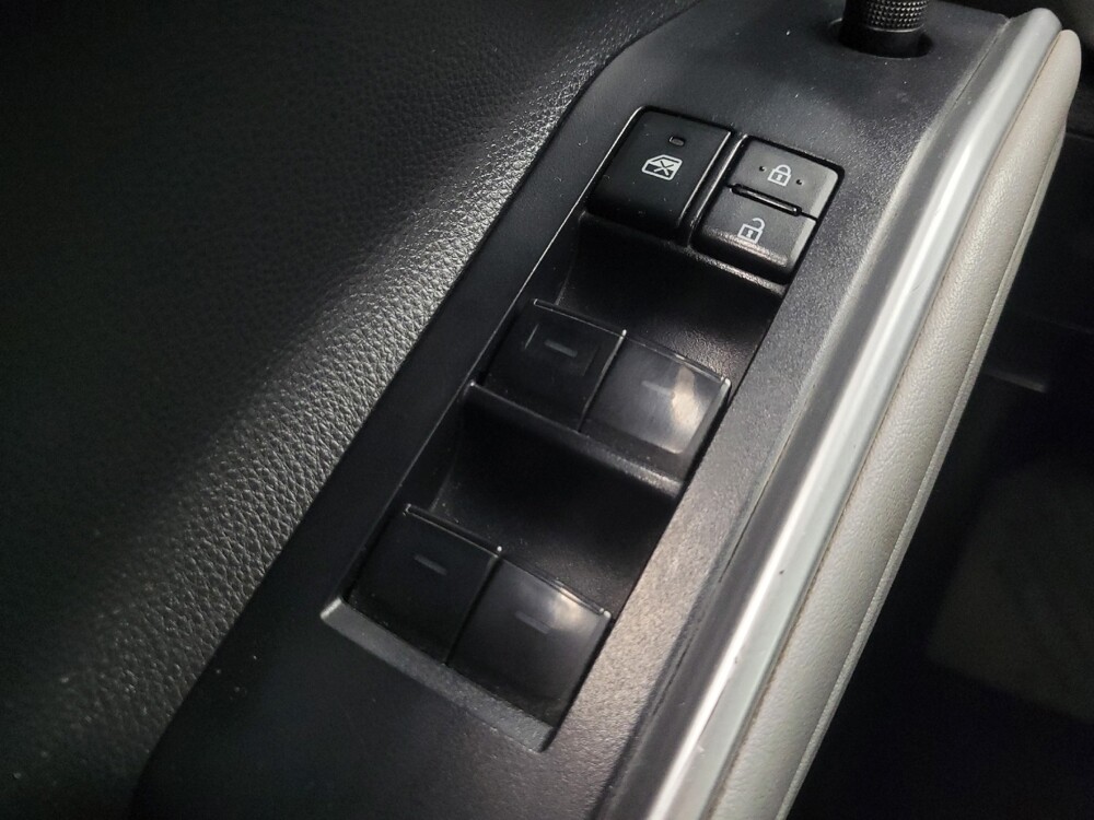 2022 Toyota Highlander in Ft Wayne, IN 46805 - 18082702 27