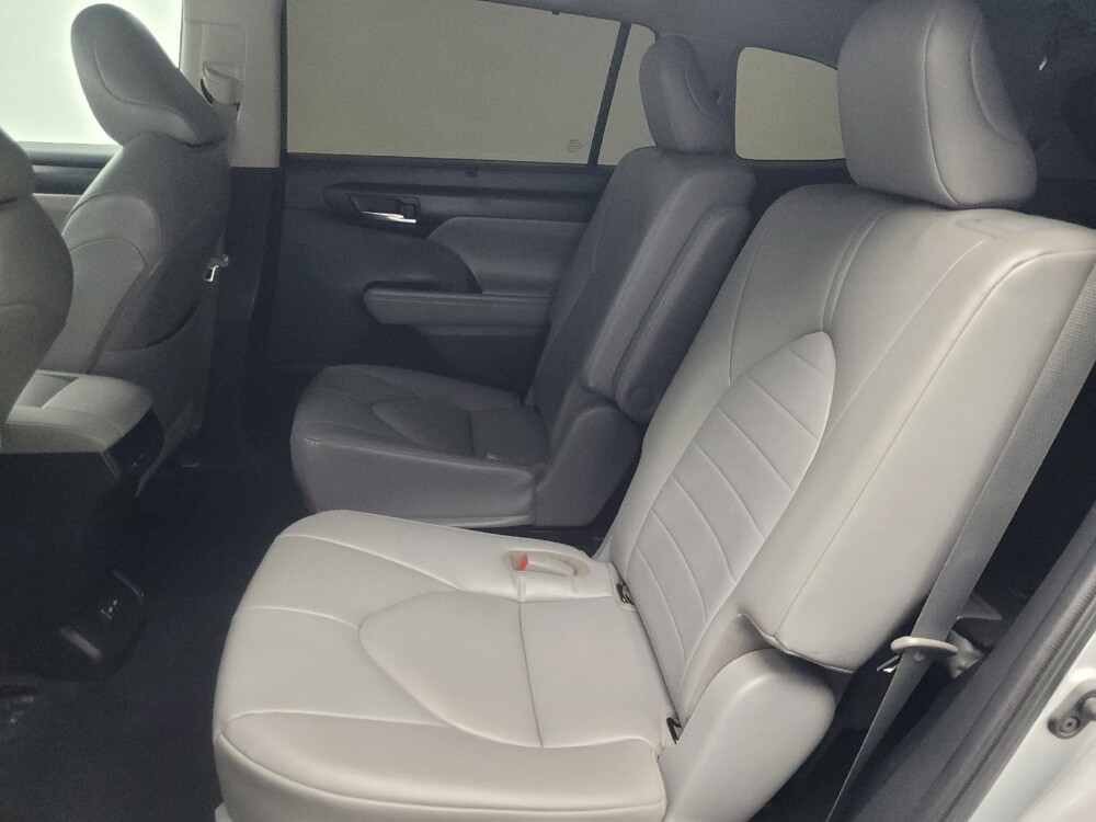 2022 Toyota Highlander in Ft Wayne, IN 46805 - 18082702 18