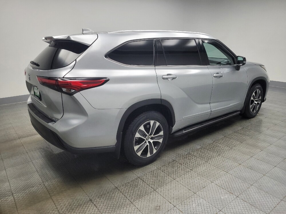 2022 Toyota Highlander in Ft Wayne, IN 46805 - 18082702 10