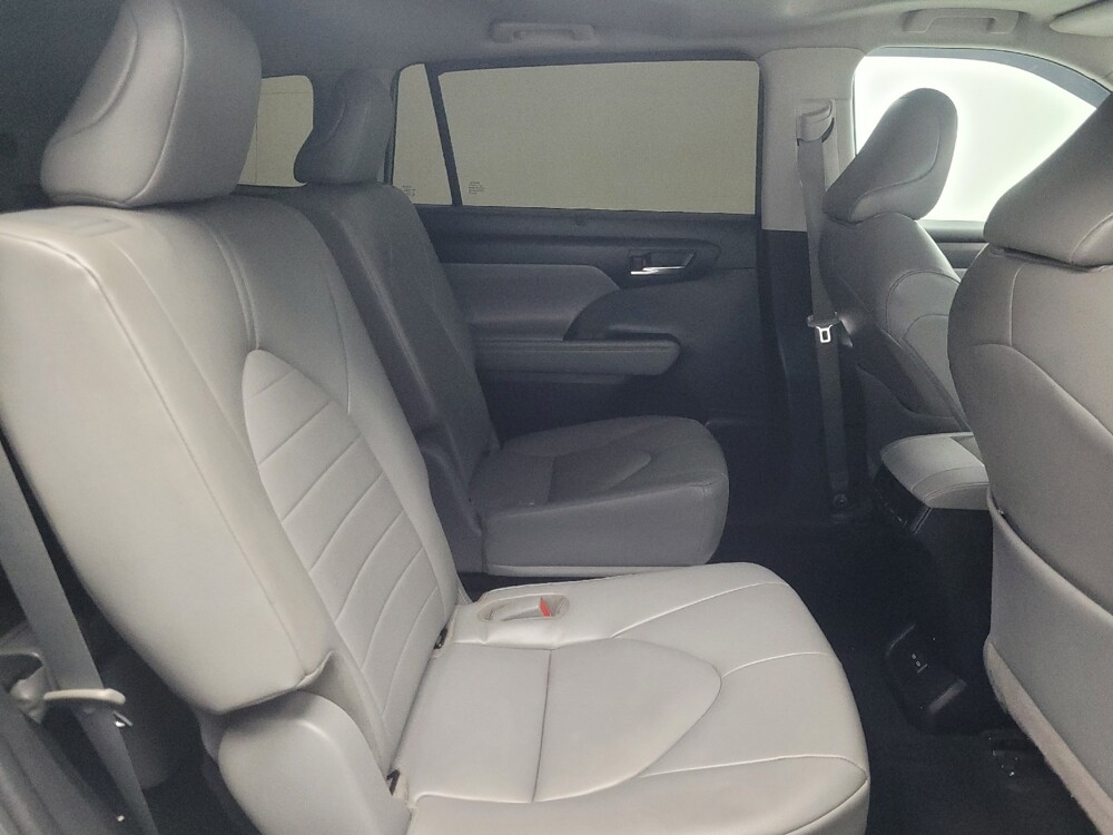 2022 Toyota Highlander in Ft Wayne, IN 46805 - 18082702 19